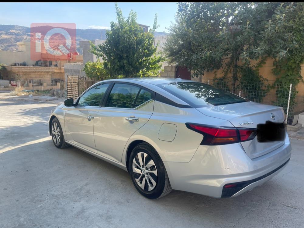 نيسان ألتيما